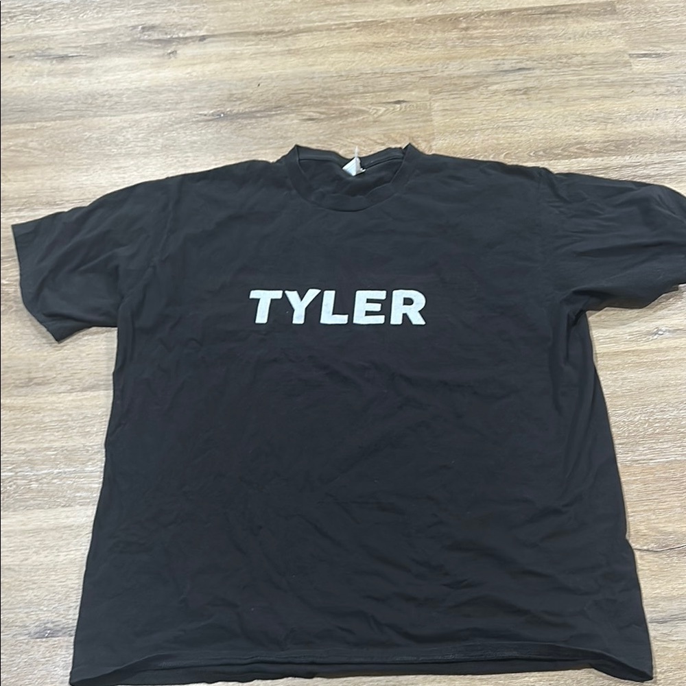 NWT Tyler xl tshirt. Unisex